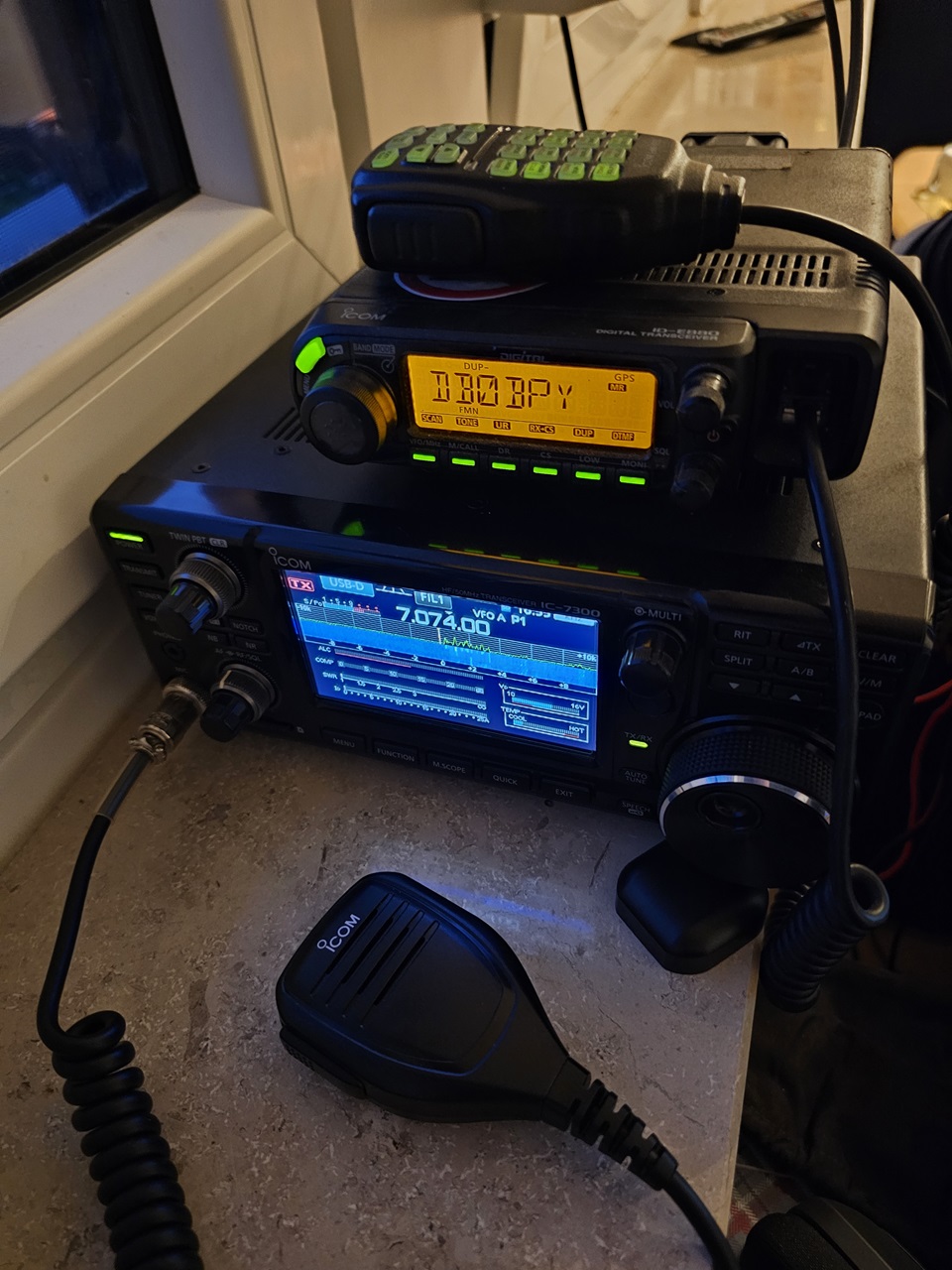 ICOM ID-E880 und IC-7300